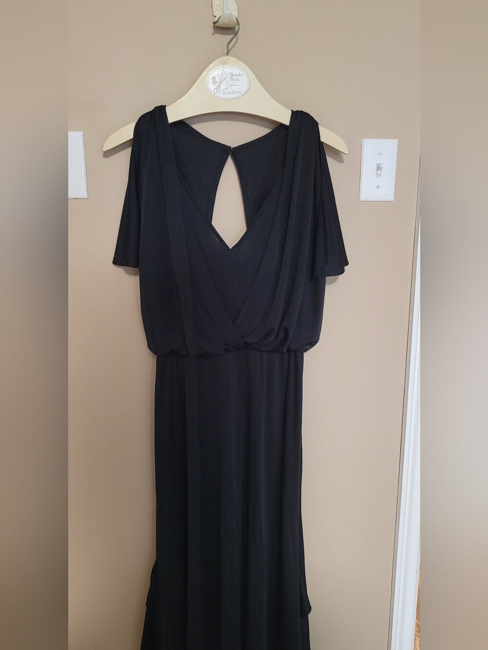 💜2 for $10💜 Bundle and save Elegant Black Cold-Shoulder Dress